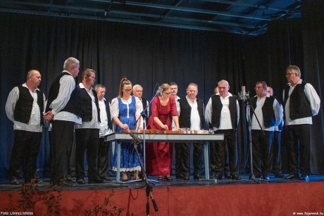 Népzenei minősítő koncert és bordalok délutánja a Művészetek Házában